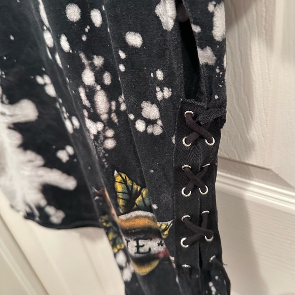 Affliction Short Sleeve Tee. Size Medium, loose fitting. Good condition - Picture 4 of 6